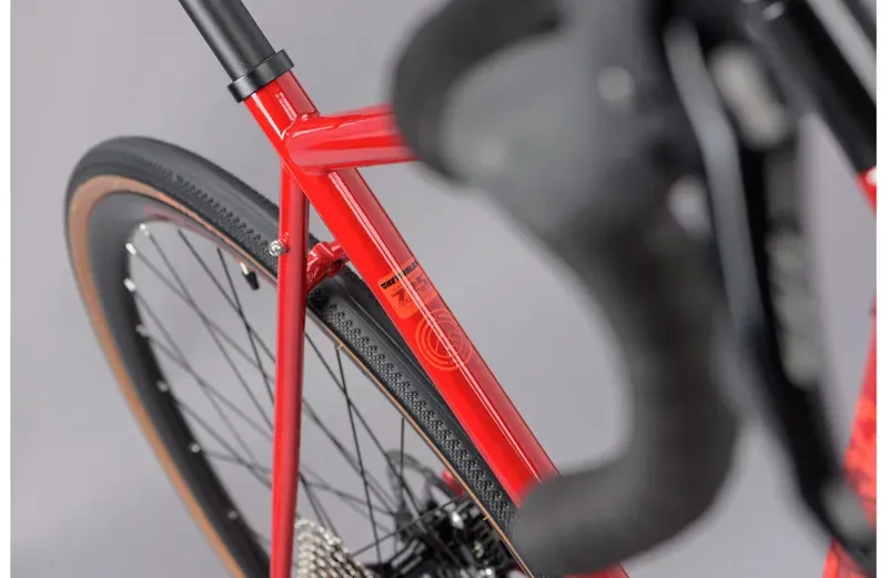 Genesis Equilibrium Disc Steel Road Bike in Red Sheeran-3