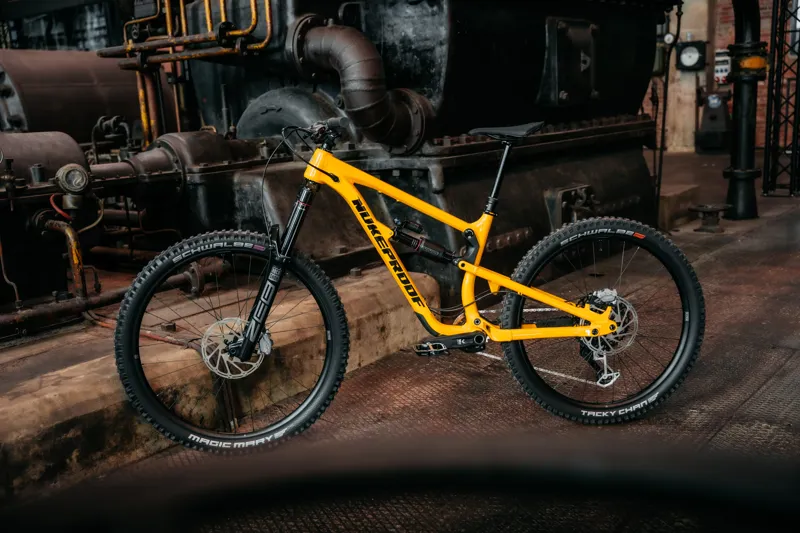 Nukeproof Mega Alloy 297/290 Mountain Bike in Yellow/Black-4