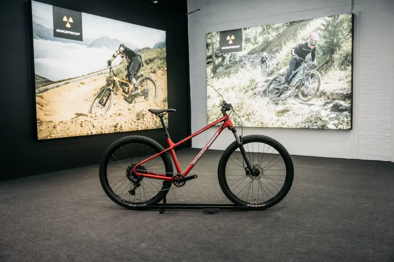 Nukeproof Tracker Comp MTB in Racing Red-12
