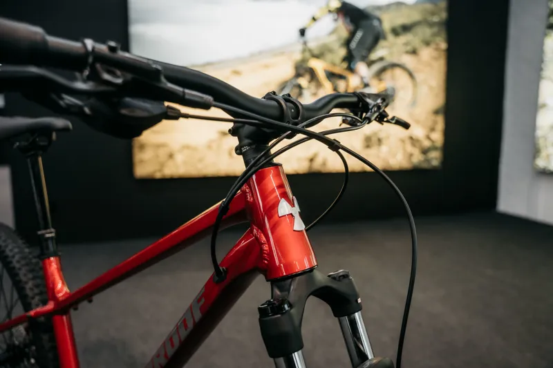Nukeproof Tracker Comp MTB in Racing Red-8