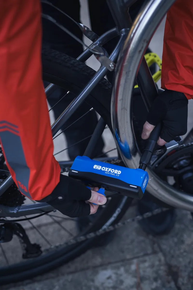 Oxford Sentinel 2.0 320mm Duo U-Lock and Cable in Black - Sold Secure Gold-4