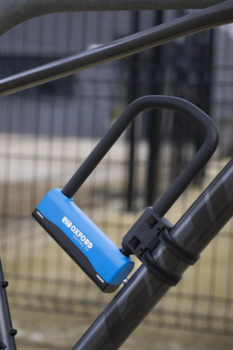 Oxford Sentinel 2.0 260mm U-lock in Black - Sold Secure Gold-3