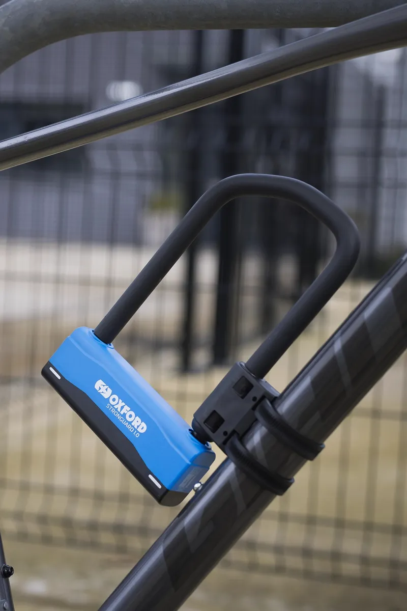 Oxford Stronguard 1.0 320mm U-Lock in Black - Sold Secure Diamond-3
