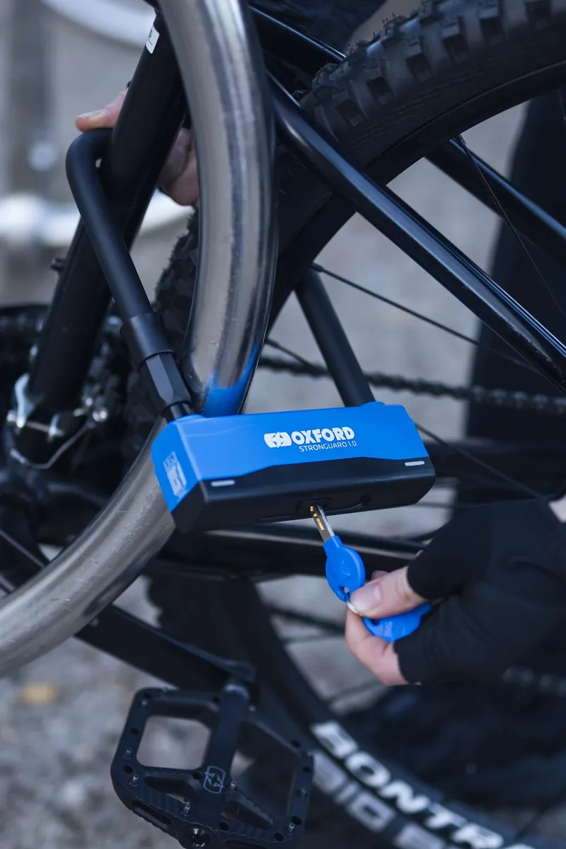 Oxford Stronguard 1.0 320mm U-Lock in Black - Sold Secure Diamond-4