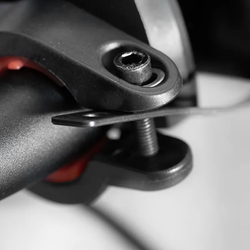 Oxford Quick Release Basket Handlebar Bracket in Black-2