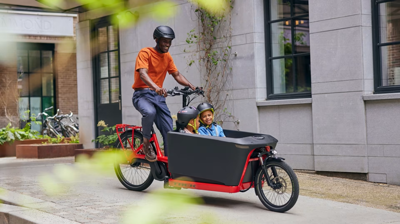 Trek Fetch+ 4 Electric Cargo Bike in Lava-13