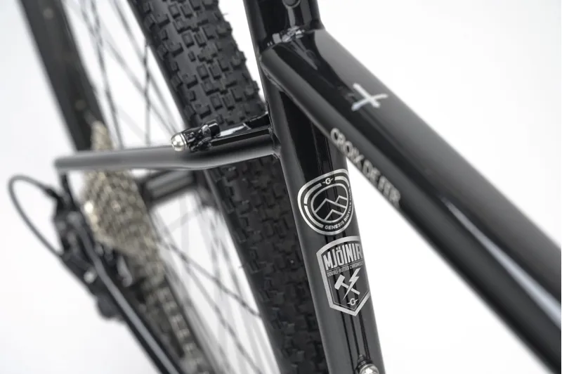 Genesis Croix De Fer 20 Gravel Bike in Burt Bachablack-4