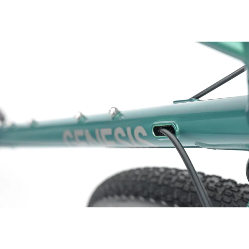 Genesis Croix De Fer 40 Gravel Bike in Sterling Gloss-9