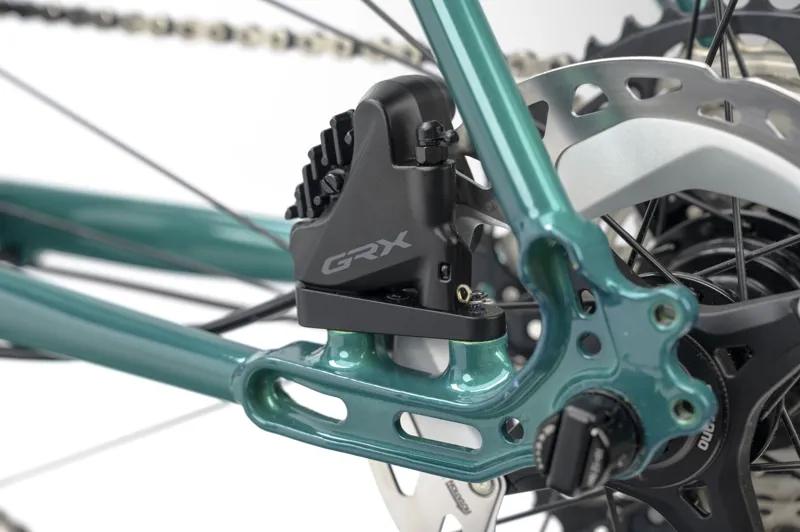 Genesis Croix De Fer 40 Gravel Bike in Sterling Gloss-10