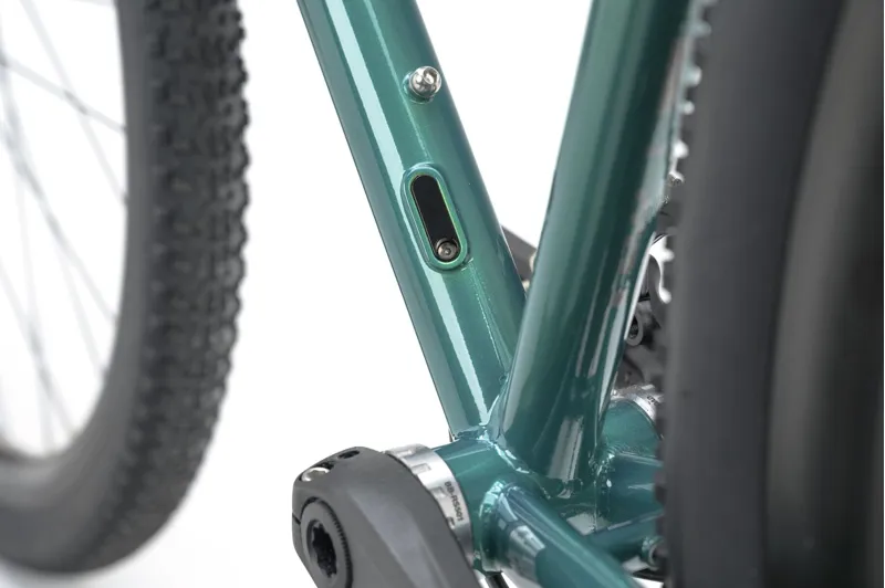 Genesis Croix De Fer 40 Gravel Bike in Sterling Gloss-11