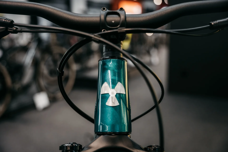 Nukeproof Tracker Pro MTB in Petrol Green-11