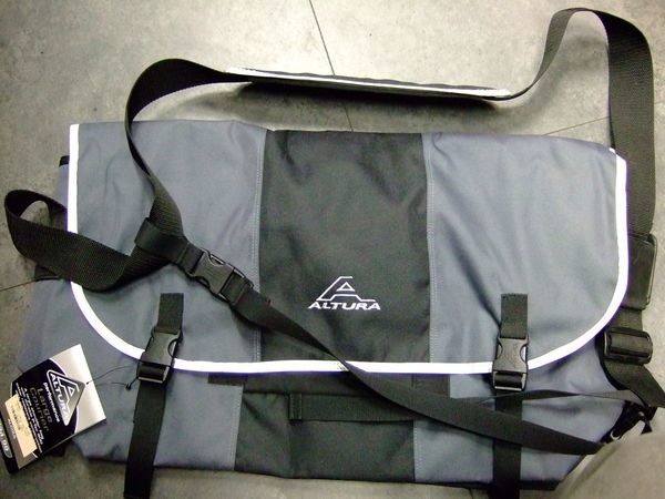 ALTURA Courier Bag Large click to zoom image